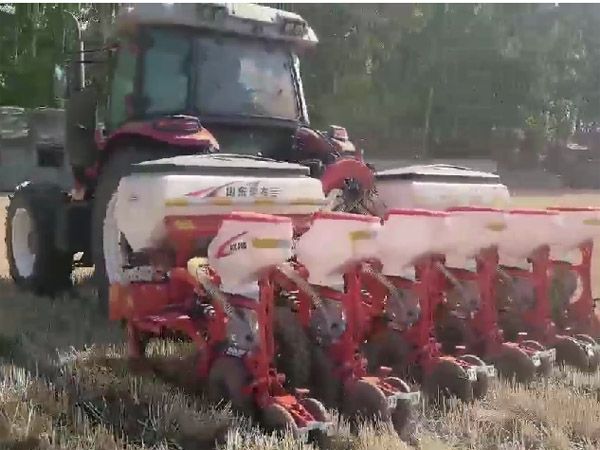 氣吸播種機作業視頻